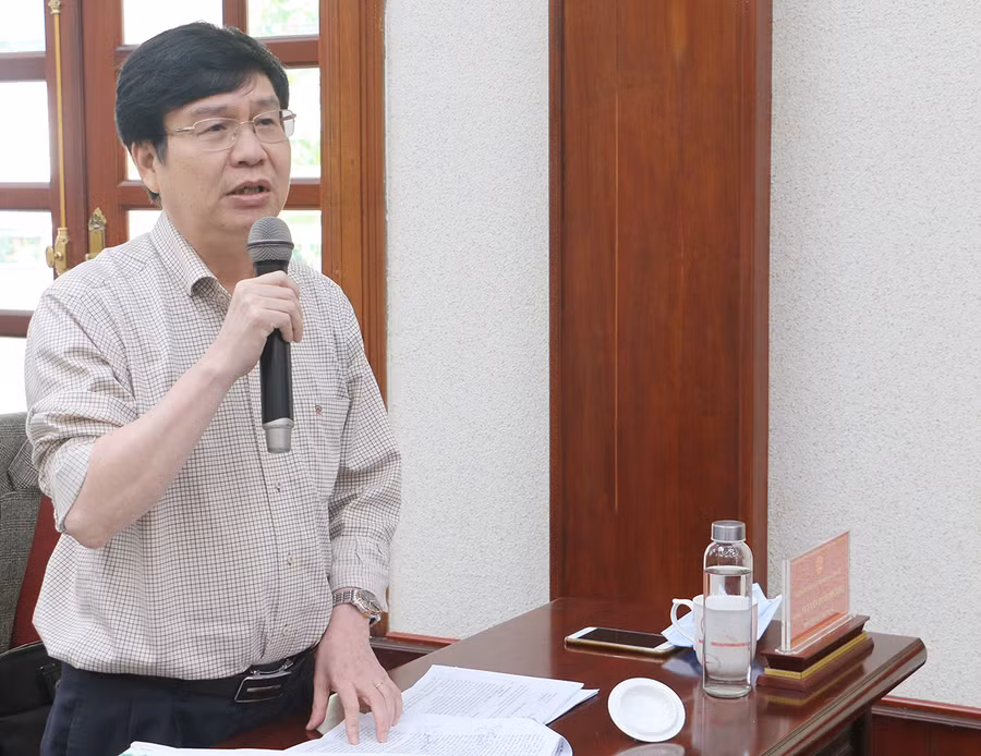 Trưởng ban Tổ chức Tỉnh ủy Huỳnh Quang Thái tham gia thảo luận tại tổ. Ảnh: Tấn Thi