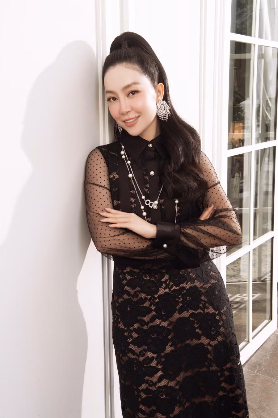 Thiết kế kết hợp hai chất liệu ren và lưới giúp tăng thêm nét mềm mại, nữ tính và vẻ đẹp ngọt ngào cho 