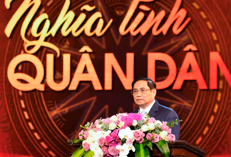 Thủ tướng Phạm Minh Chính: Hàng trăm nghìn cán bộ, chiến sĩ đã không ngại hiểm nguy, gác lại nỗi niềm riêng tư để thực hiện “trách nhiệm phụng sự Nhân dân”. Ảnh VGP/Nhật Bắc