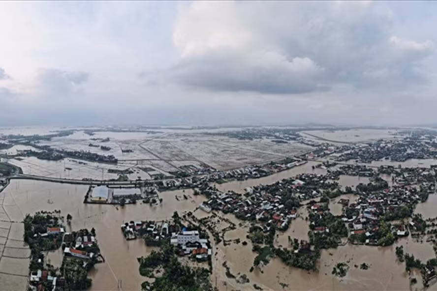 Hình ảnh Phú Yên bị nhấn chìm trong nước lũ vào cuối tháng 11 vừa qua. Ảnh: Phương Uyên Hình ảnh Phú Yên bị nhấn chìm trong nước lũ vào cuối tháng 11 vừa qua. Ảnh: Phương Uyên
