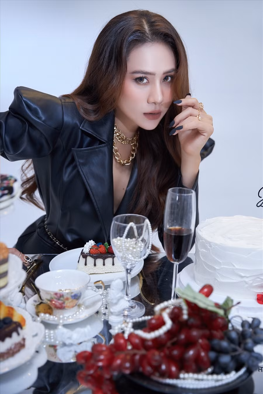 Được biết, Tết này cô sẽ ra mắt phim với tên gọi “Tết này có chồng” quy tụ đông đảo dàn sao showbiz Việt như: Thanh Hằng, Phi Thanh Vân, Lê Giang, Hồ Quang Hiếu, Nam Anh, Khương Dừa… Ảnh: NVCC