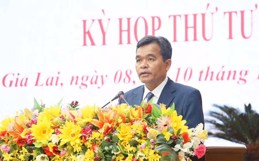 Ủy viên Ban Chấp hành Trung ương Đảng, Bí thư Tỉnh ủy, Chủ tịch HĐND tỉnh Hồ Văn Niên phát biểu bế mạc kỳ họp. Ảnh: Tấn Thi