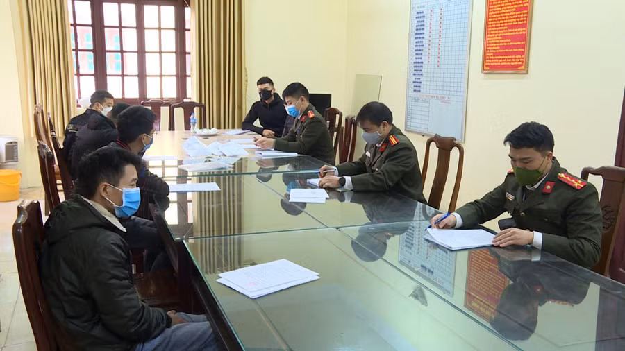Công an tỉnh Bắc Ninh làm việc với các bị can. Ảnh công an cung cấp Công an tỉnh Bắc Ninh làm việc với các bị can. Ảnh công an cung cấp