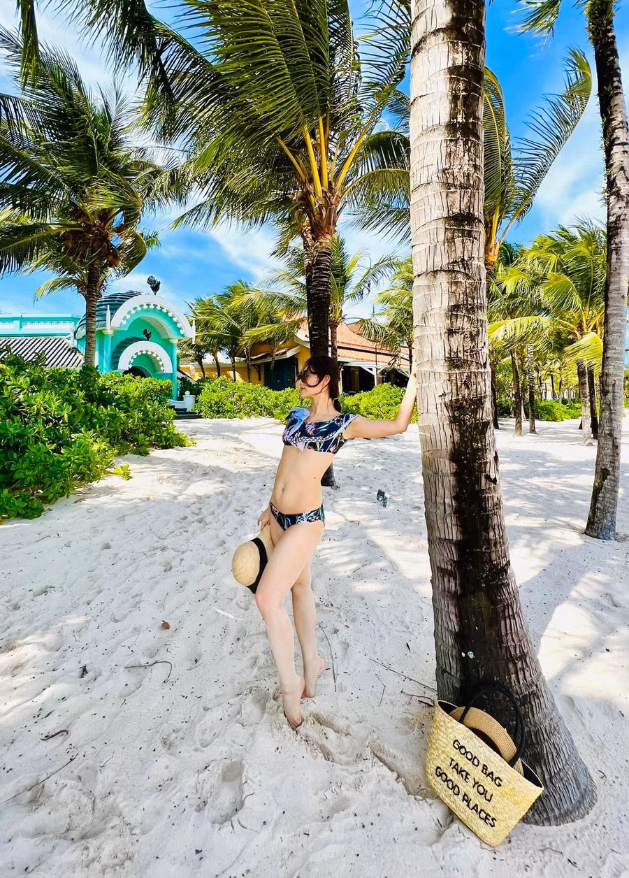 Bà mẹ một con khoe vóc dáng với bikini. Ảnh: FBNV