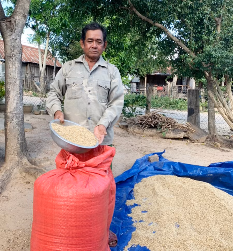 Ông Đinh Khiếp là người uy tín của xã An Trung. Ảnh: R'Ô HOK