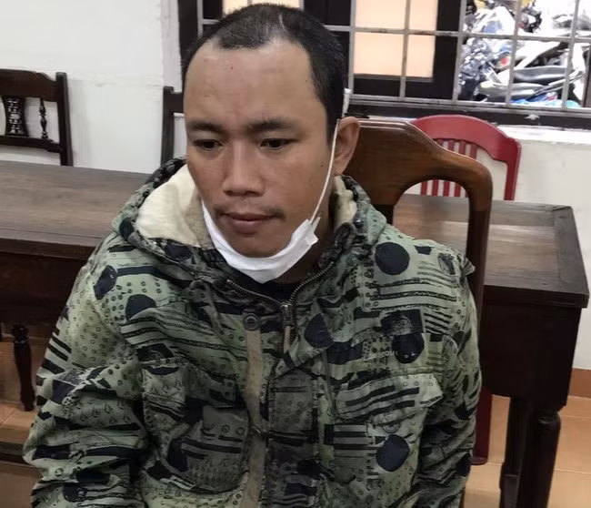 Đối tượng Dương Trung Hoài bị bắt giữ để điều tra về hành vi giết người. Ảnh: C.A Đối tượng Dương Trung Hoài bị bắt giữ để điều tra về hành vi giết người. Ảnh: C.A
