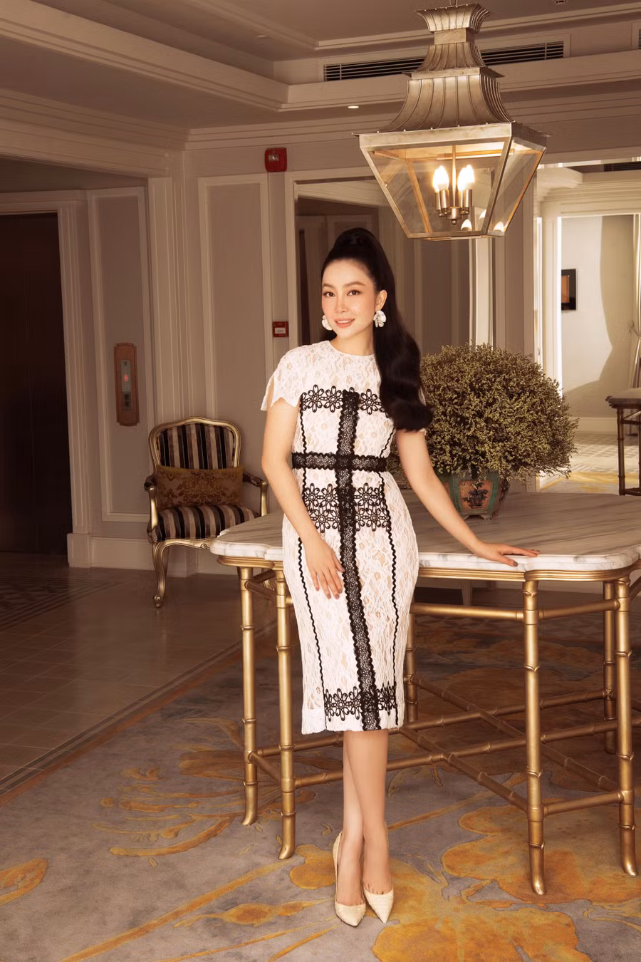 Những bộ trang phục từ ren có độ mỏng nhẹ cũng là một lựa chọn thú vị cho mùa thời trang Xuân Hè 2022 đang đến.