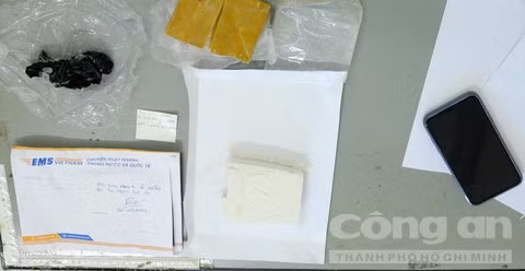 1 bánh heroin tang vật vụ án