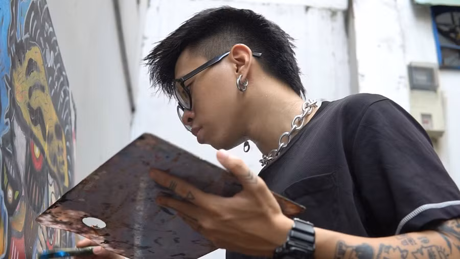 Ngoài tài ghép tranh, Duy Anh hiện còn là một họa sĩ tự do và theo đuổi trường phái nghệ thuật trừu tượng Ngoài tài ghép tranh, Duy Anh hiện còn là một họa sĩ tự do và theo đuổi trường phái nghệ thuật trừu tượng