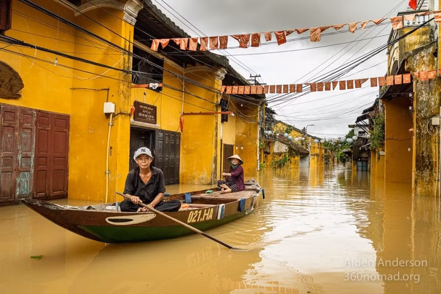 Một Hội An mùa lũ thật khác qua ống kính nhiếp ảnh gia người Mỹ ảnh 8