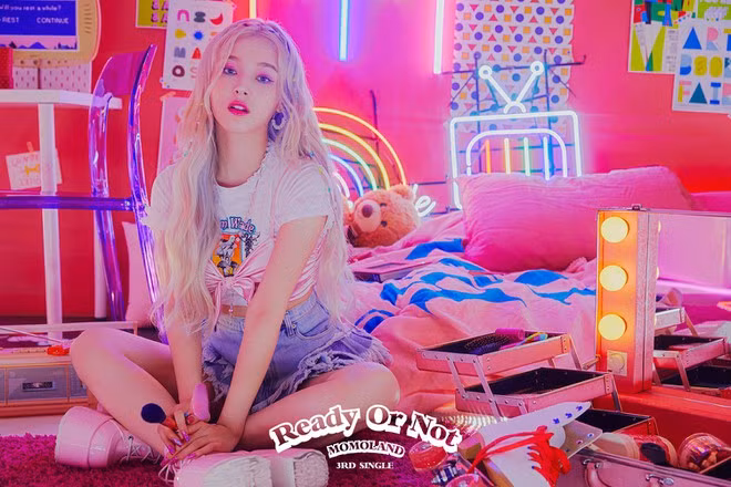 Cuối tháng 10.2020, Nancy cùng các chị em nhóm Momoland tái xuất Kpop với single Ready or not. Ca khúc có giai điệu rộn ràng bắt tai và vũ đạo sôi động, song lại không đạt thành tích cao như mong đợi so với những bản hit trước của Momoland như Bboom Bboom, Baam, I’m so hot… ẢNH: INSTAGRAM NV