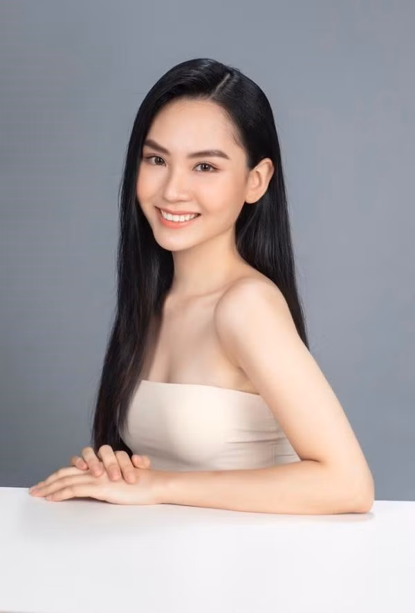 Huỳnh Nguyễn Mai Phương sinh năm 1999, từng đoạt giải Hoa khôi Đại học Đồng Nai 2018. Người đẹp được khán giả khen gương mặt thu hút. Cô cao 1,69 m, số đo ba vòng 75 - 62 - 90 cm. Trước khi tham gia Hoa hậu Việt Nam 2020, Mai Phương từng là Hoa khôi Đại học Đồng Nai 2018.
