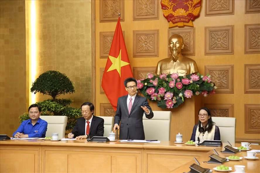 Phó Thủ tướng Chính phủ Vũ Đức Đam phát biểu tại cuộc gặp mặt. Ảnh Đăng Hải
