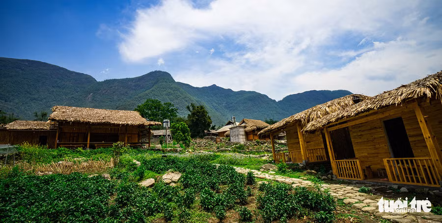Homestay nhỏ xinh ở Giàng Tả Chải của Nguyễn Siêu Hạnh cùng bà con nơi đây - Ảnh: SIÊU HẠNH