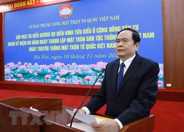 Chủ tịch Ủy ban Trung ương Mặt trận Tổ quốc Việt Nam Trần Thanh Mẫn phát biểu tại buổi gặp mặt và biểu dương 90 điển hình tiêu biểu ở cộng đồng dân cư nhân kỷ niệm 90 năm Ngày thành lập Mặt trận Dân tộc Thống nhất Việt Nam. (Ảnh: Dương Giang/TTXVN)