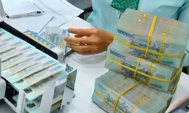  Làn sóng giảm lãi suất cho vay có thể sẽ diễn ra mạnh mẽ hơn trong thời gian tới để kích thích tăng trưởng tín dụng những tháng cuối năm. Ảnh: VNN