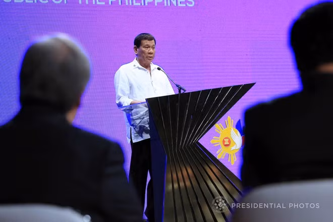 Tổng thống Rodrigo Duterte phát biểu tại hội nghị thượng đỉnh ASEAN ở Philippines năm 2017. Ảnh tư liệu (Phủ Tổng thống Philippines) Tổng thống Rodrigo Duterte phát biểu tại hội nghị thượng đỉnh ASEAN ở Philippines năm 2017. Ảnh tư liệu