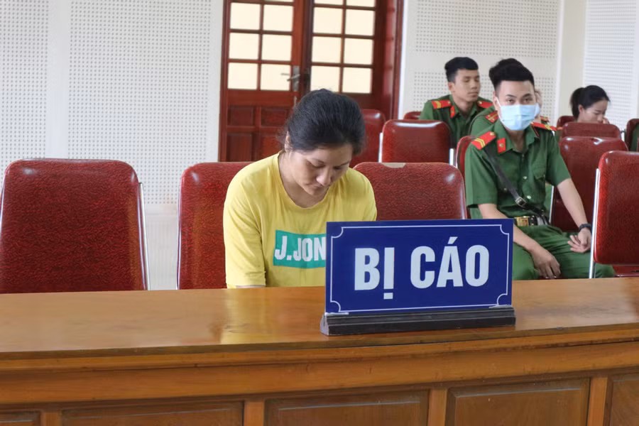 Bị cáo Moong Thị Lệ tại phiên tòa Bị cáo Moong Thị Lệ tại phiên tòa