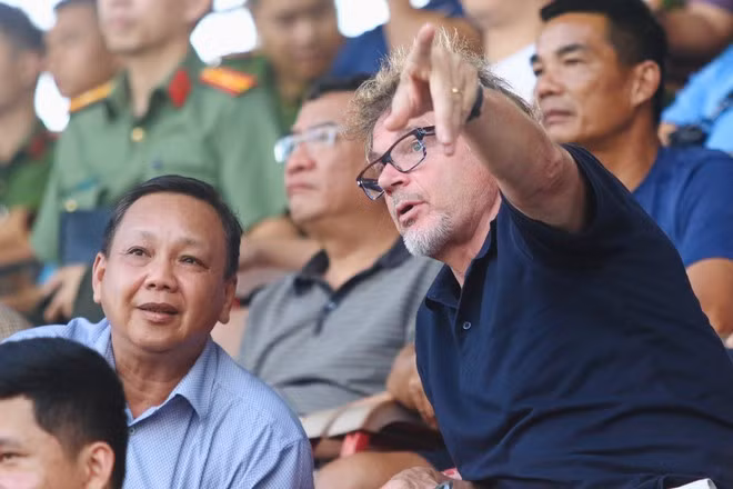 HLV Philippe Troussier theo sát vòng loại, VCK U.21 quốc gia tuyển quân cho U.19 Việt Nam BÁ DUY