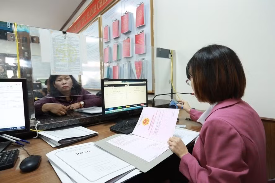 Nhiều ý kiến đồng tình với việc bỏ những chứng chỉ không thật sự cần thiết với công chức, viên chức. Ảnh minh hoạ: Hải Nguyễn