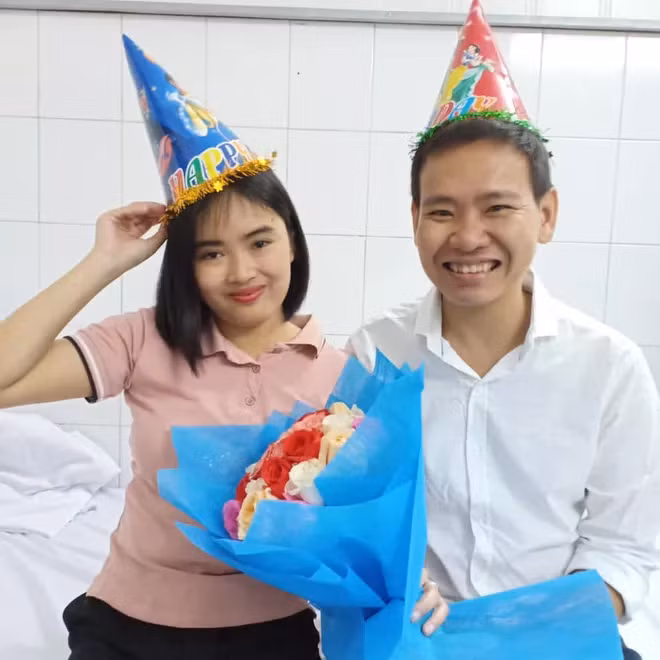 Cuộc sống đầy nghị lực của cô gái đầu tiên được ghép gan ở Việt Nam - Ảnh: Facebook