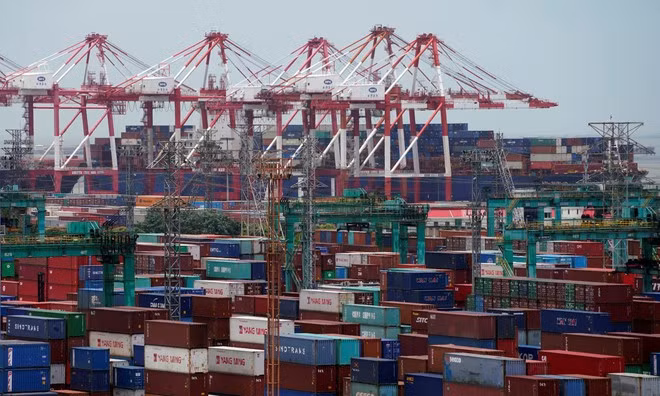 Các container tại một cảng ở thành phố Thượng Hải, Trung Quốc - Ảnh: Reuters