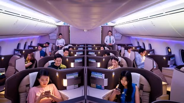 Khoang hạng thương gia trên máy bay thân rộng Boeing 787-9 Dreamliner của hãng hàng không Bamboo Airways. (Ảnh: CTV/Vietnam+) Khoang hạng thương gia trên máy bay thân rộng Boeing 787-9 Dreamliner của hãng hàng không Bamboo Airways. (Ảnh: CTV/Vietnam+)