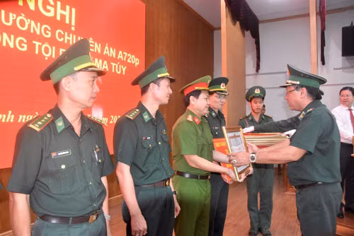  Cá nhân, đơn vị có thành tích xuất sắc trong công tác đấu tranh với tội phạm ma túy trên tuyến biển, nhận khen thưởng