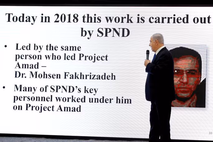 Thủ tướng Israeli Benjamin Netanyahy trình bày điều ông gọi là loạt tài liệu chứng minh Tehran nói dối về quy mô của các hoạt động hạt nhân trong quá khứ. Ảnh: Reuters