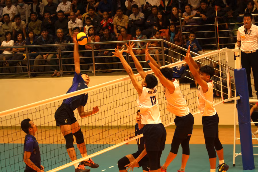 Trận cầu giữa Biên Phòng và Thể Công đã diễn ra rất kịch tính. Ảnh: Văn Ngọc