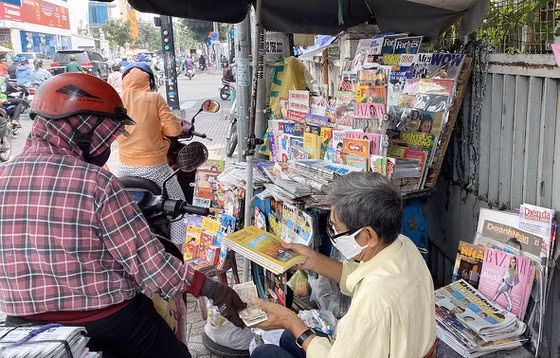 Một quầy bán báo trên đường Lý Chính Thắng, quận 3. Ảnh: CAO THĂNG Một quầy bán báo trên đường Lý Chính Thắng, quận 3. Ảnh: CAO THĂNG