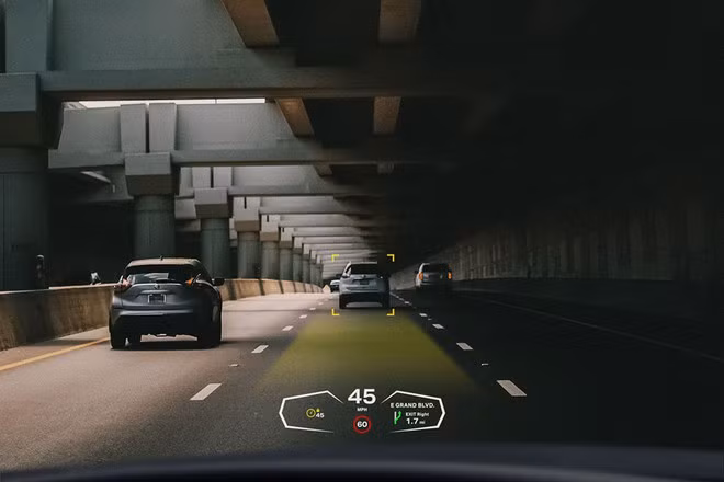 Giao diện hologram cho phép tài xế nhìn thấy những chỉ dẫn mà không cần kính 3D ẢNH: ENVISICS