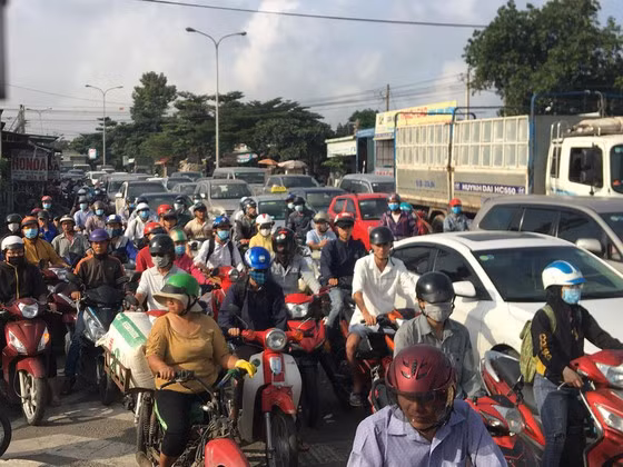 Giao thông qua khu vực ùn ứ kéo dài