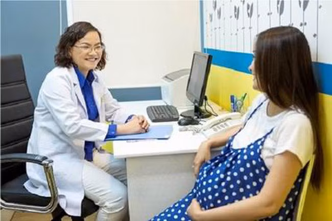 Theo quy định, lao động nữ tham gia BHXH bắt buộc được hưởng chế độ khi mang thai