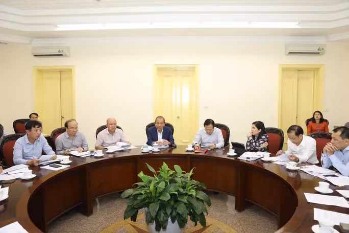 Phó Thủ tướng Thường trực Trương Hòa Bình chỉ đạo xử lý một số dự án kém hiệu quả ngành Công Thương - Ảnh: VGP