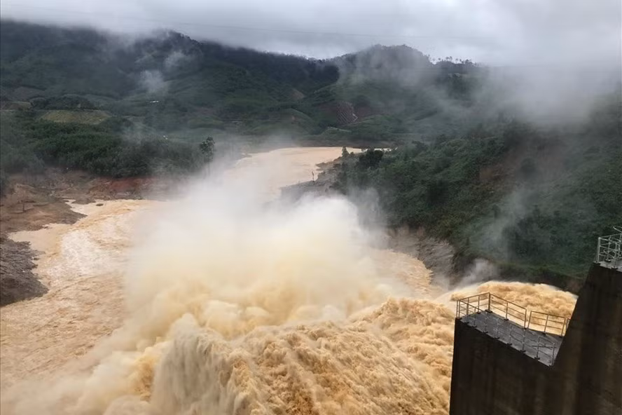 Sáng 31.10, Thủy điện Đắk Mi 4 tiếp tục xả lũ với lưu lượng 500m3/s. Ảnh minh hoạ. Ảnh: Tường Minh