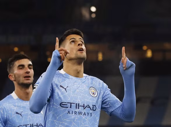 Joao Cancelo ăn mừng bàn nâng tỉ số lên 3-0 cho Man City - Ảnh: REUTERS
