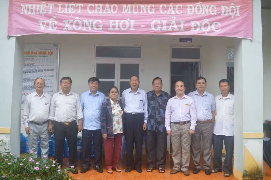 Đoàn Trung ương Hội Nạn nhân chất độc da cam/dioxin Việt Nam thăm, làm việc tại Hội Nạn nhân chất độc da cam-dioxin tỉnh. Ảnh: Đ.Y 1 Đoàn Trung ương Hội Nạn nhân chất độc da cam_-dioxin Việt Nam thăm, làm việc tại Hội Nạn nhâ_n chất độc da cam-dioxin tỉnh. Ảnh. Đ.Y