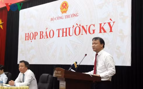 Thứ trưởng Đỗ Thắng Hải trả lời câu hỏi của báo chí tại cuộc họp báo Bộ Công Thương ngày 14-7.