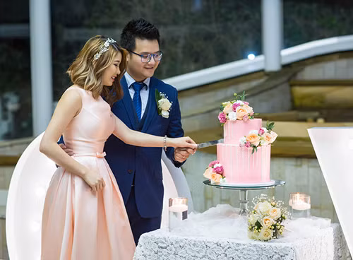 Đám cưới của cả hai được tổ chức sau 3 năm yêu nhau