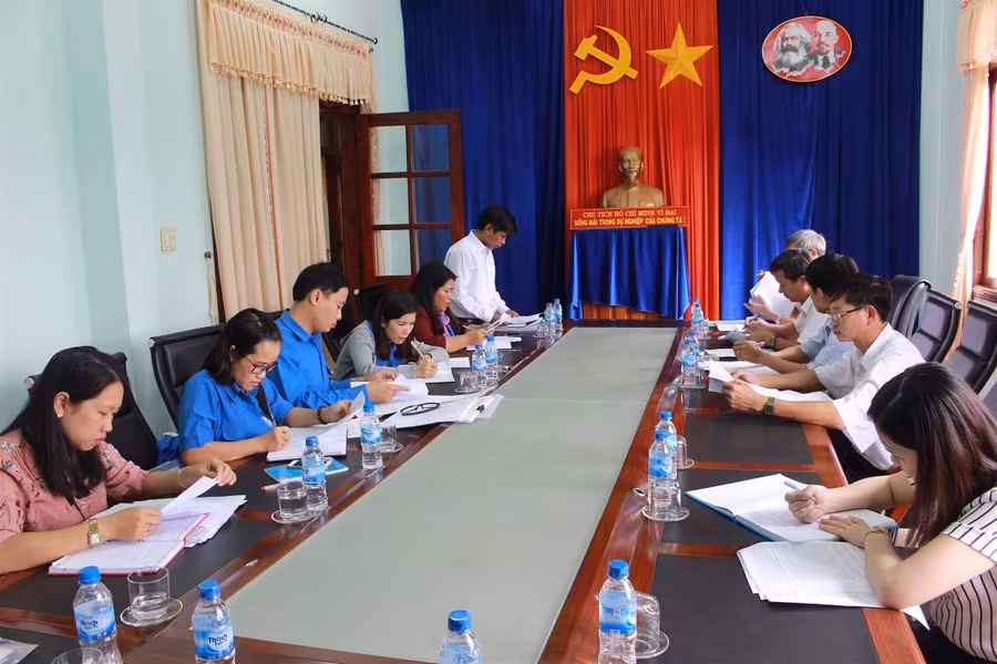 Quang cảnh buổi làm việc. Ảnh: Hồng Thi