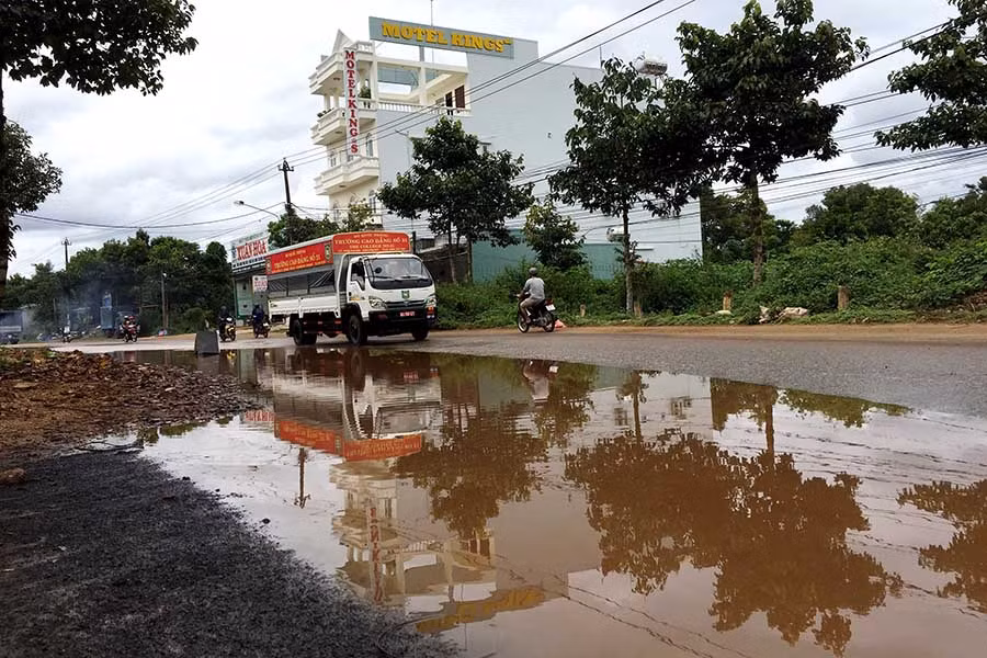  Đường Tôn Đức Thắng thường xuyên bị ngập nước vào mùa mưa. Ảnh: V.N
