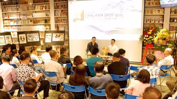 Bạn đọc trẻ tham dự buổi ra mắt sách sử Lĩnh Nam chích quái.