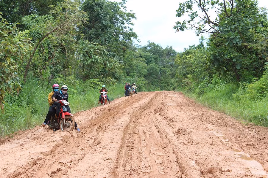 Luồng lách để tìm lối đi thuận lợi. Ảnh: Nguyễn Diệp