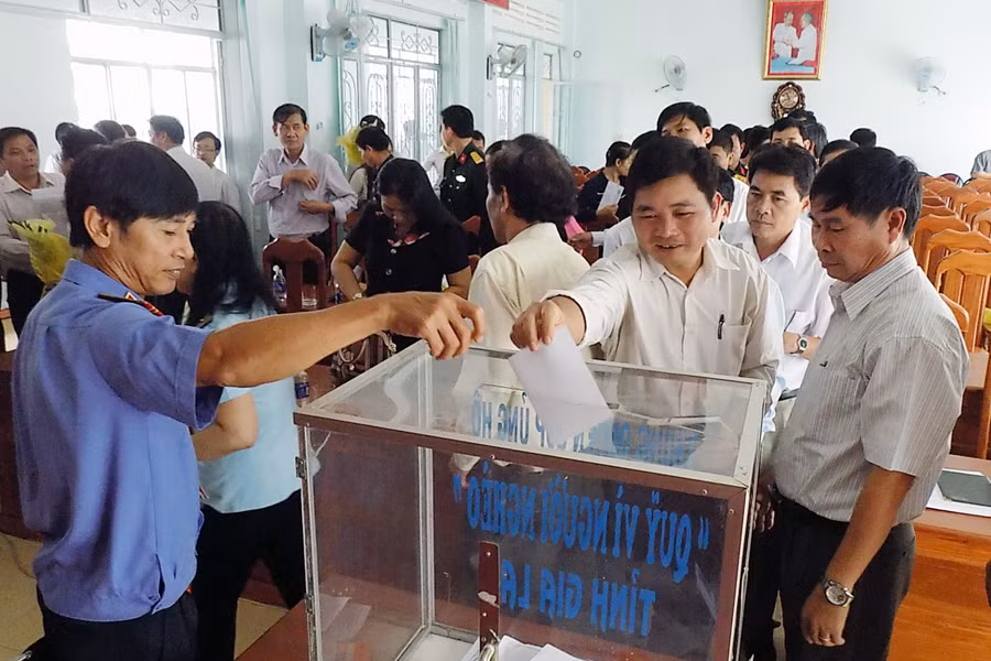  Các cơ quan, đơn vị tham gia ủng hộ Quỹ “Vì người nghèo”. Ảnh: Thanh Nhật