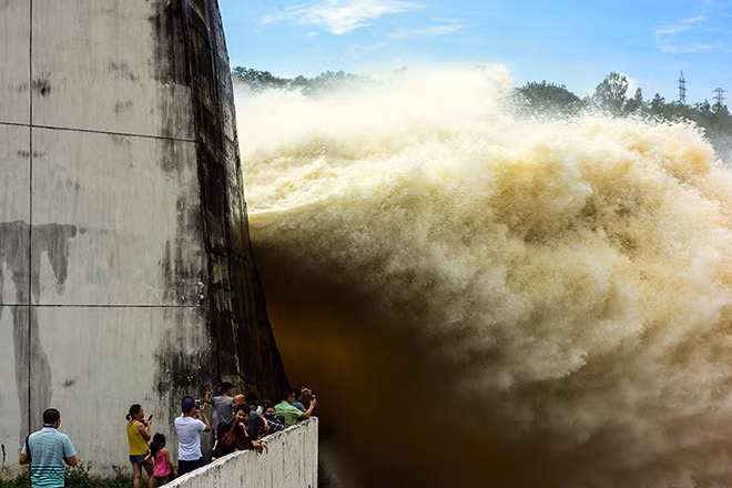  Trong thời gian xả, công ty thủy điện phải liên tục duy trì phát điện tối đa 8 tổ máy.
