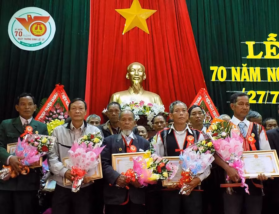 Các cá nhân người có công tiêu biểu được UBND huyện Ia Grai khen thưởng 