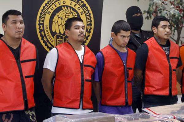 Các thành viên của tập đoàn ma túy Los Zetas bị cho là liên quan tới vụ tấn công vào sòng bài Royale ngày 25-8-2011.
