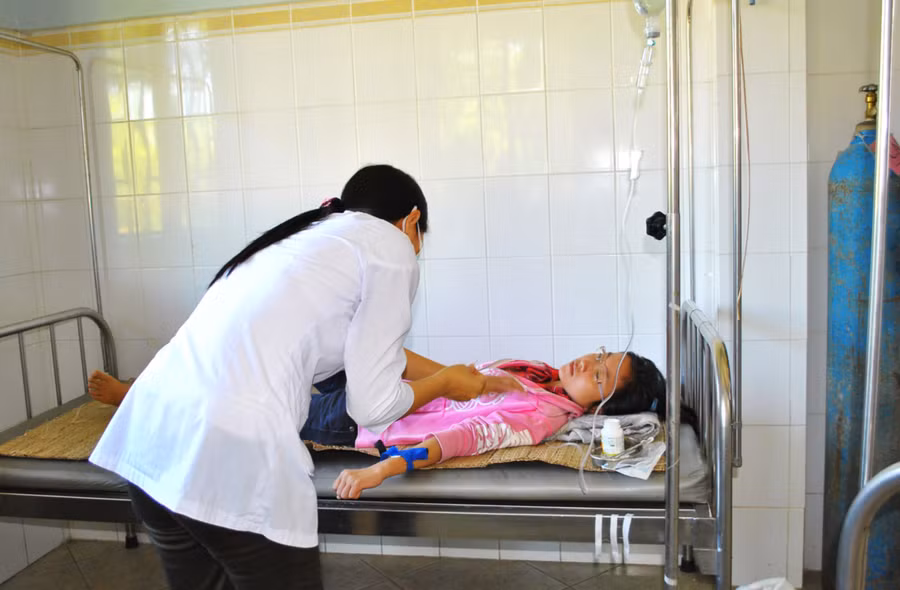 Khám chữa bệnh ở Bệnh viện Đặng Thùy Trâm. Ảnh Bích Hà