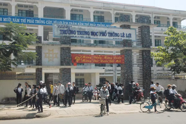 Trường THPT Lê Lợi, TP. Pleiku nơi Ban Giám hiệu nhà trường đề ra những khoản thu ngoài ngân sách gấp nhiều lần quy định của UBND tỉnh.